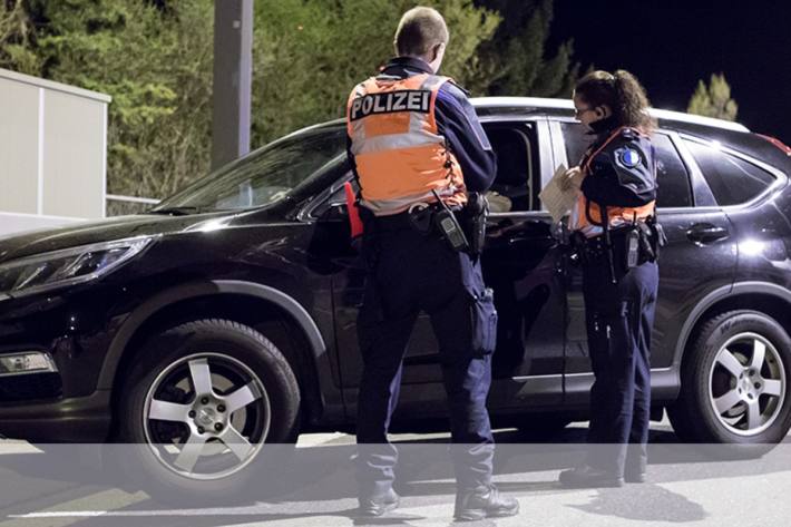 Die Polizei hat mehrere Fahrzeuglenker angehalten (Symbolbild)