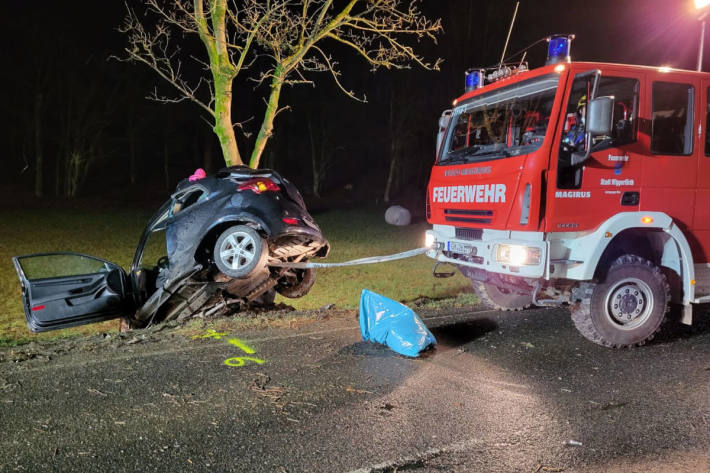 Person bei Verkehrsunfall eingeklemmt