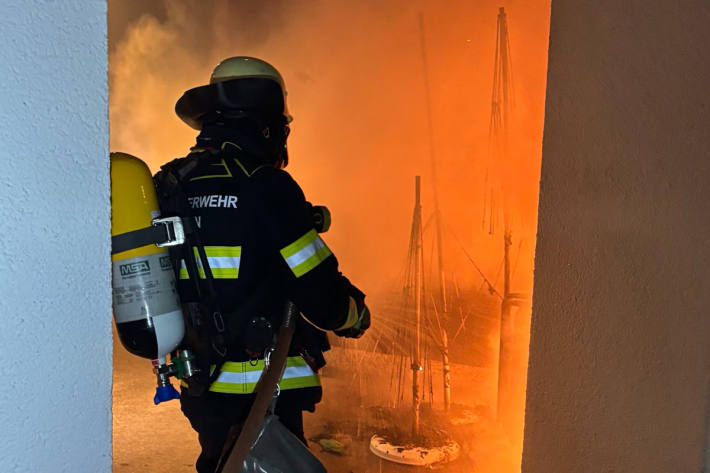 Das Inventar einer Eisdiele brannte.