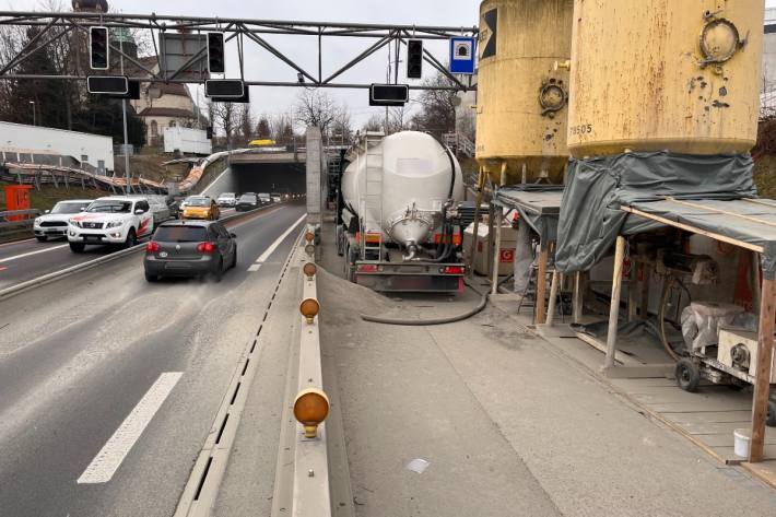 Mann stirbt auf tragische Art und Weise bei der Arbeit in St. Gallen.