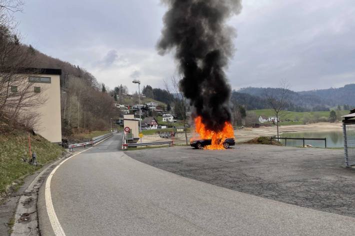 In Egg brannte gestern ein Auto aus. 