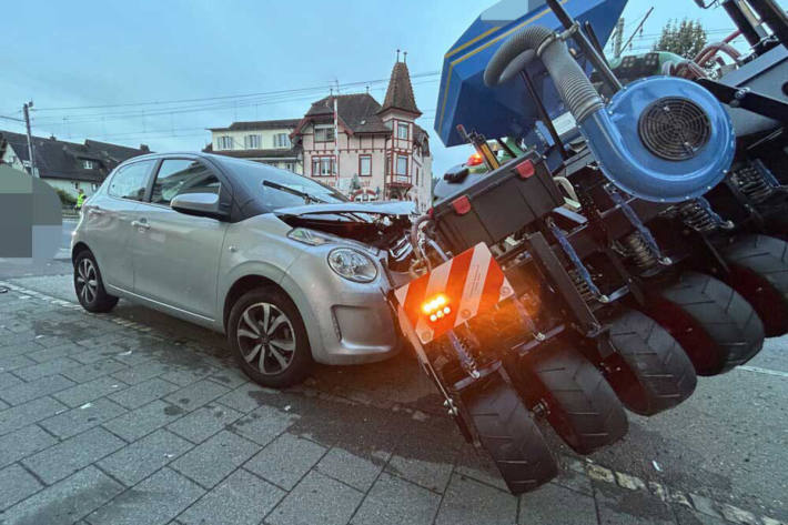 Die Polizei sucht Zeugen zum Unfallhergang.