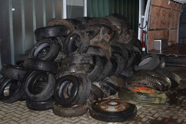 130 Altreifen wollte der Mann illegal entsorgen.