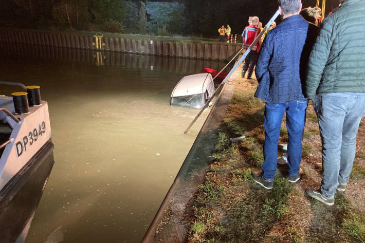 PKW im Datteln-Hamm-Kanal gelandet