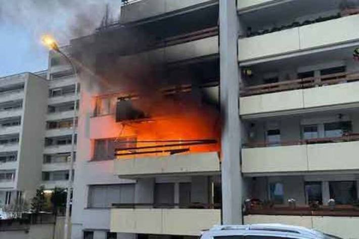 Die Feuerwehr war mit einem Grossaufgebot vor Ort 