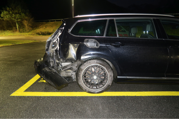 Unfall wegen Skisäcke auf der A3 bei Bilten.