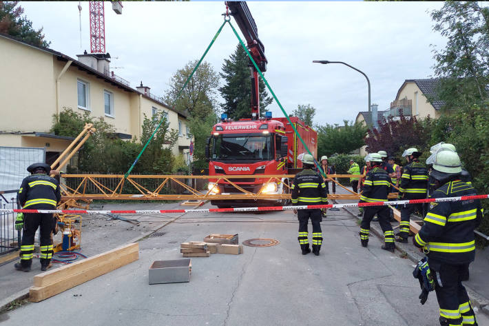Der Kran versperrte eine Straße.