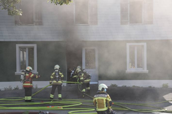 In Lohn-Ammansegg SO brannte es heute in einem Mehrfamilienhaus.