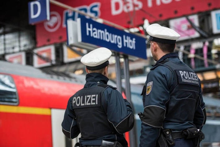 Symbolbild – Streife am Hamburger Hauptbahnhof