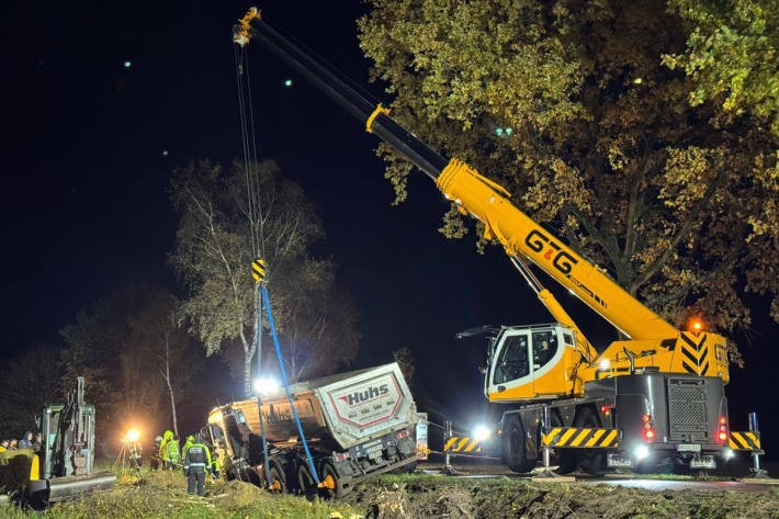 Ein Spezialkran wurde zur Bergung benötigt.