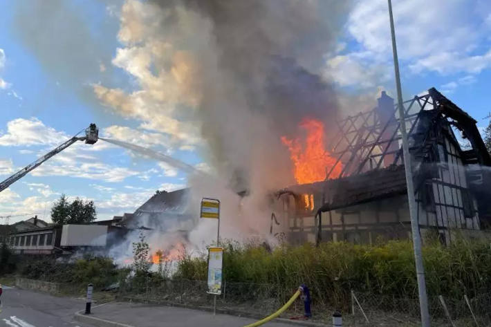 Das leerstehende Bauernhaus wurde komplett zerstört.