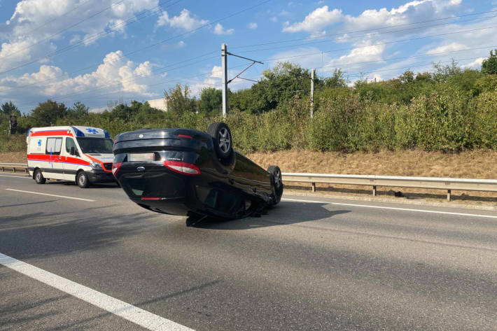 Personenwagen bei Selbstunfall überschlagen 