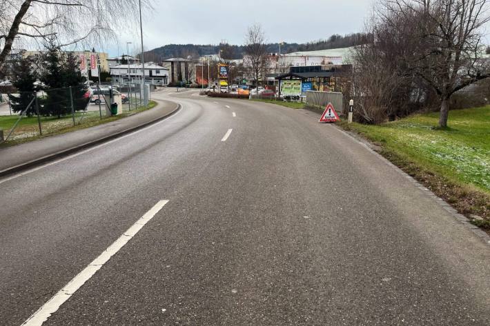 In Bazenheid kam es zu einem Unfall mit einer Fussgängerin.