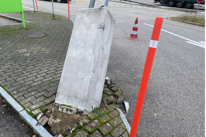 Nach dem Unfall machte sich der Verursacher aus dem Staub.