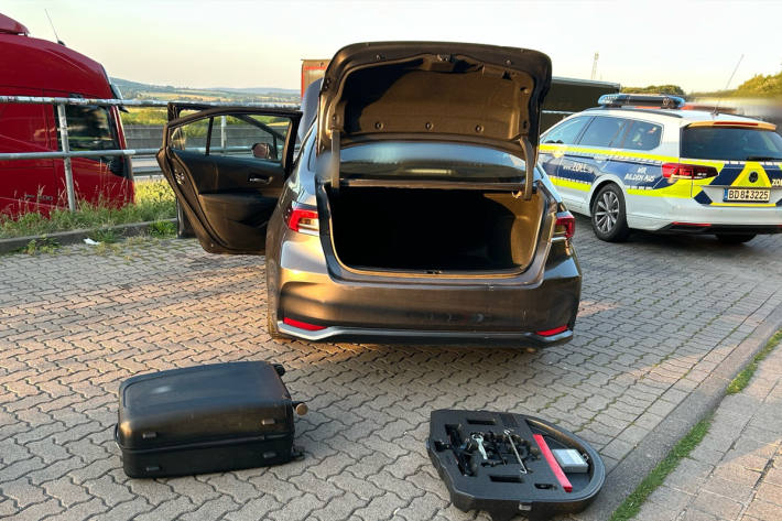 Bei einer Kontrolle auf der A2 entdeckten die Zöllner das versteckte Gold.