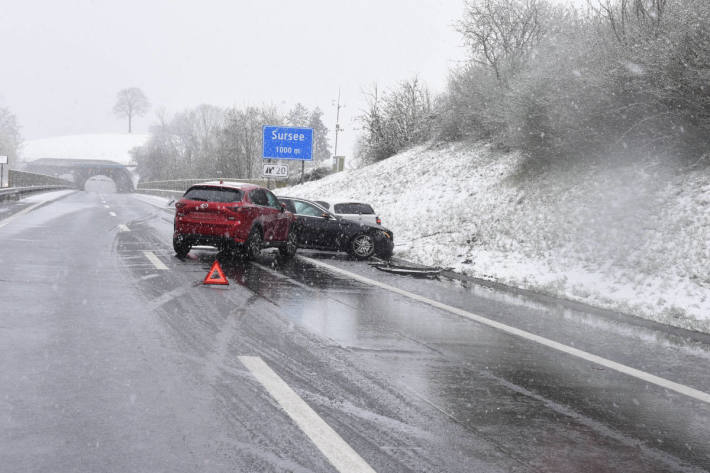 Unfallsituation auf der A2 bei Schenkon