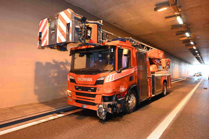 A15 nach Frontalkollision im Erlentunnel für mehrere Stunden komplett gesperrt