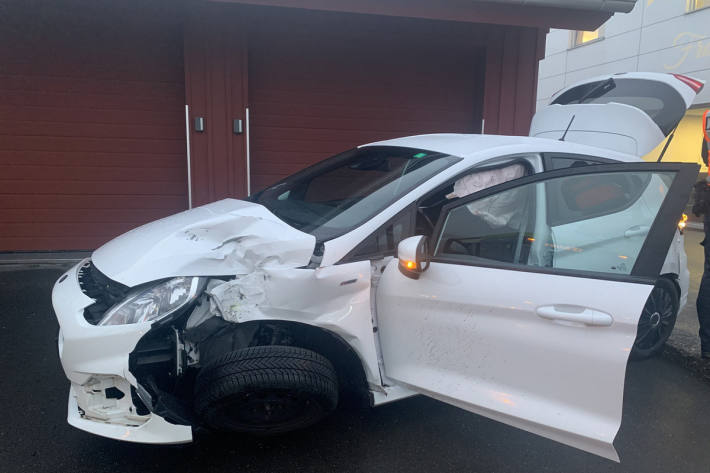 Beide Fahrzeuge wurden beschädigt