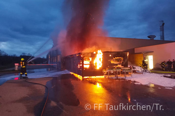 Brand in einer Lagerhalle