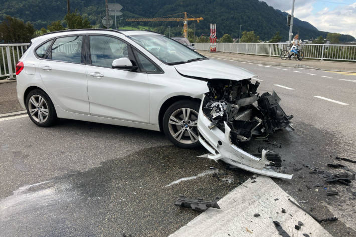 Beide Unfallwagen erlitten Totalschaden.