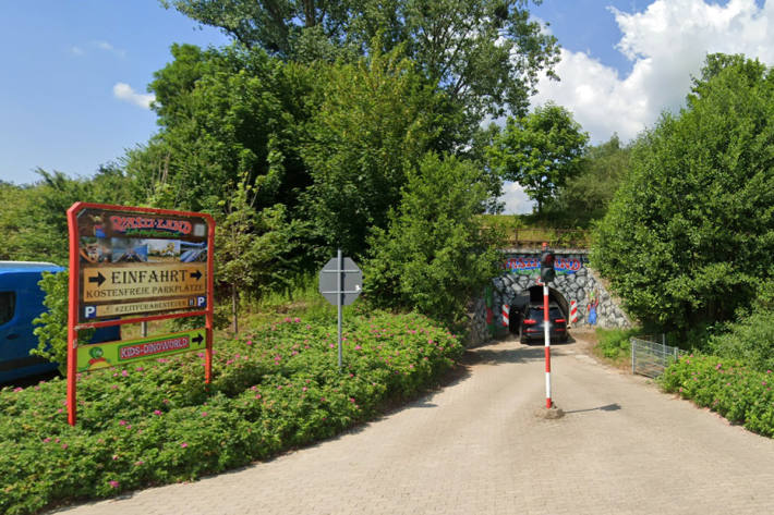 Die Einfahrt zum Rasti-Land in Salzhemmendorf.