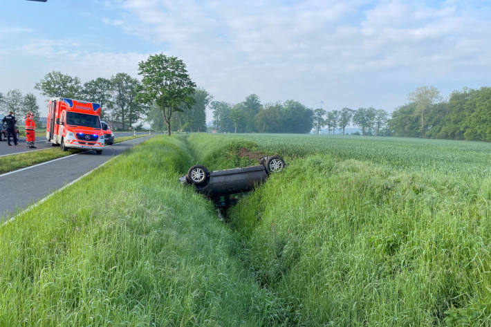 Bei Verkehrsunfall überschlagen und auf Dach gelandet bei Ahlen