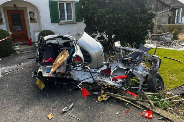Das Auto wurde stark beschädigt