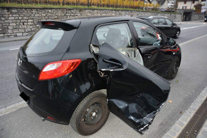 Demoliertes Auto nach Crash in Vaduz.