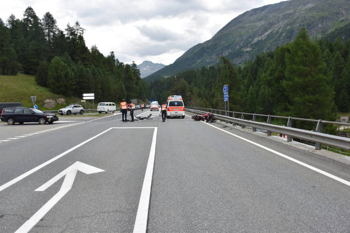 Beim Linksabbiegen Motorrad übersehen in Champfèr