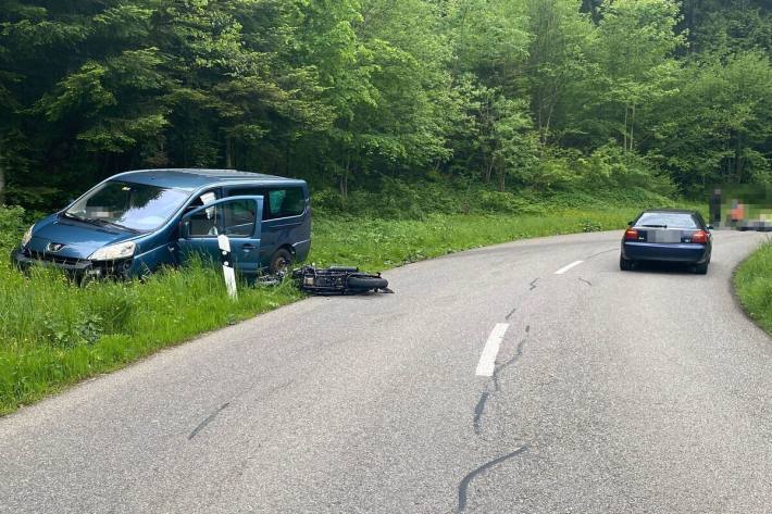 Kollision zwischen einem Motorrad und einem Personenwagen