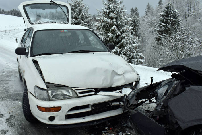 Frontalkollision zwischen zwei Personenwagen in Entlebuch