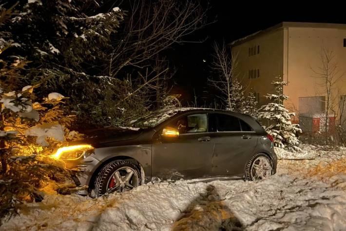 Das Auto musste abgeschleppt werden.