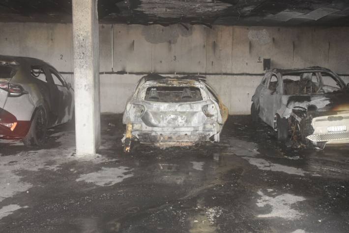 Mehrere Fahrzeuge wurden beschädigt