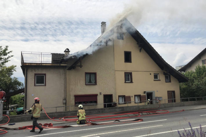 Dachbrand in Doppel-Einfamilienhaus in Rapperswil-Jona