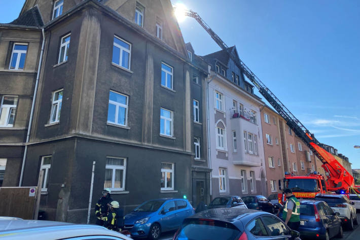 Gebäudebrand in Mehrfamilienhaus - 2 Katzen gerettet