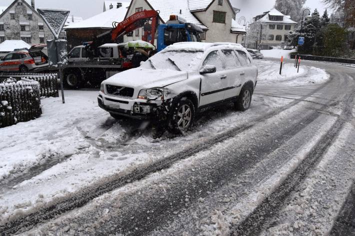 Beide Autos wurden abgeschleppt