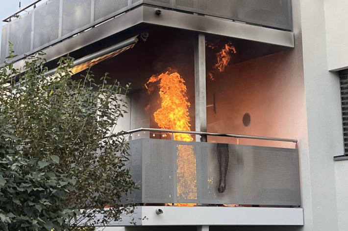 Der Gasgrill brannte lichterloh auf dem Balkon.