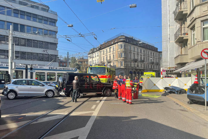 Verkehrsunfall fordert mehrere verletzte Personen