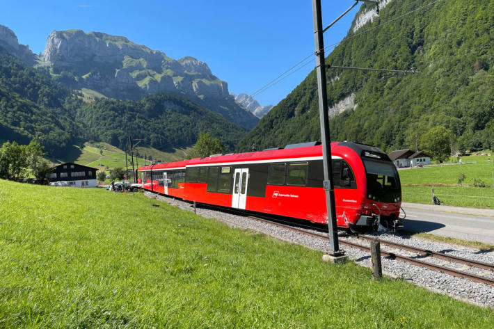 Kollision zwischen Zug der Appenzeller Bahnen und Auto 