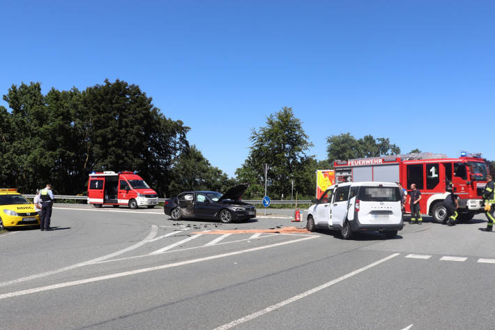Der Frontalzusammenstoß ereignete beim Abbiegen auf die B252.