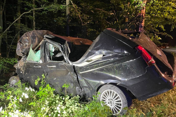 Der Fahrer wurde glücklicherweise nur leichtverletzt.