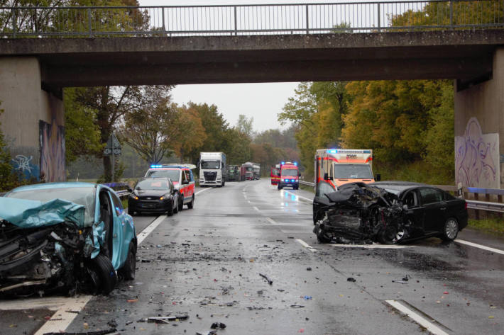 Drei Verletzte nach Verkehrsunfall – Rettungshubschrauber im Einsatz