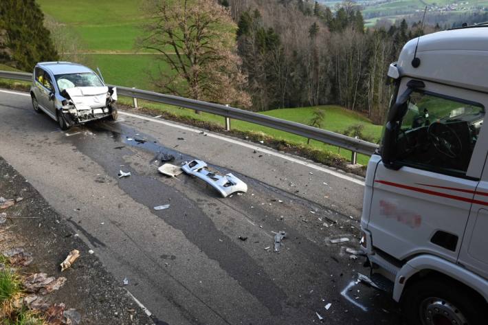 Die junge Autofahrerin hat sich verletzt.