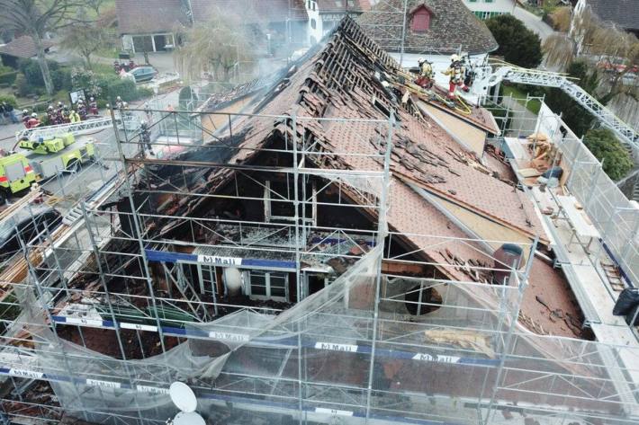 In Schwerzenbach ZH brannte es gestern in einem Reastaurant.