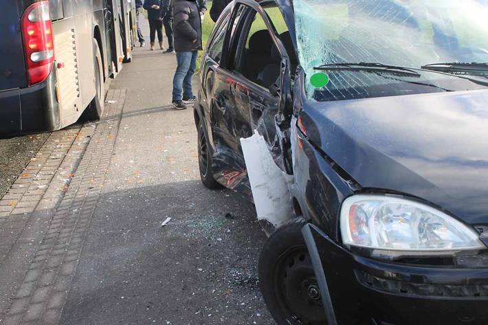 Der stark beschädigte Opel wurde in Preußisch Oldendorf abgeschleppt