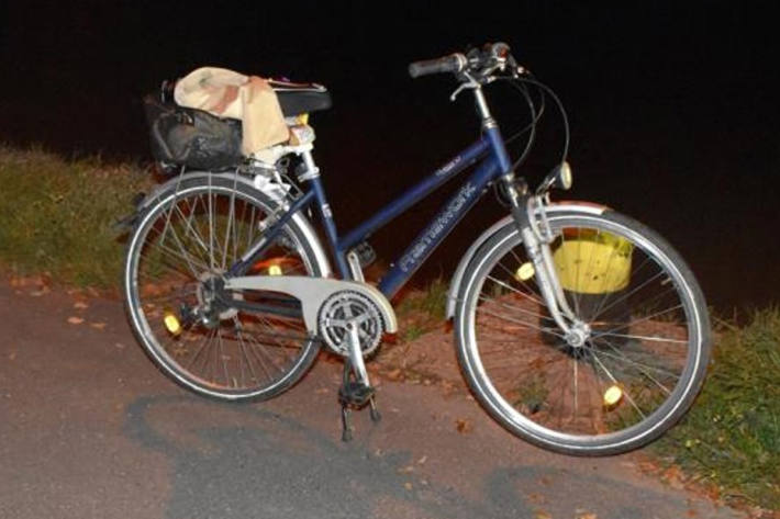 Die Polizei sucht nach Hinweisen zu dem Fahrrad und weiteren Gegenständen.