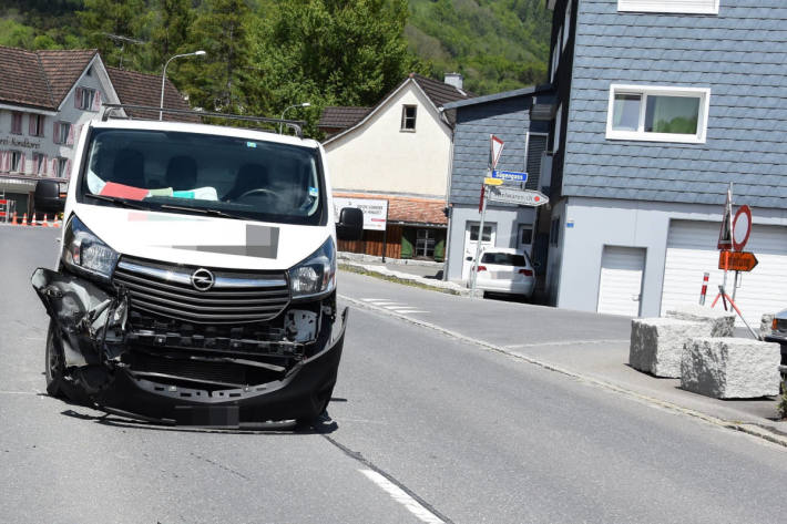 Am Unfall beteiligter Lieferwagen