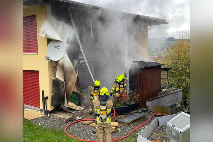 Brand an Hausfassade in Schübelbach