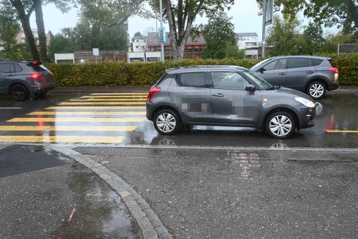 Die Fussgängerin wurde bei Zusammenprall verletzt und wurde vom Rettungsdienst versorgt.