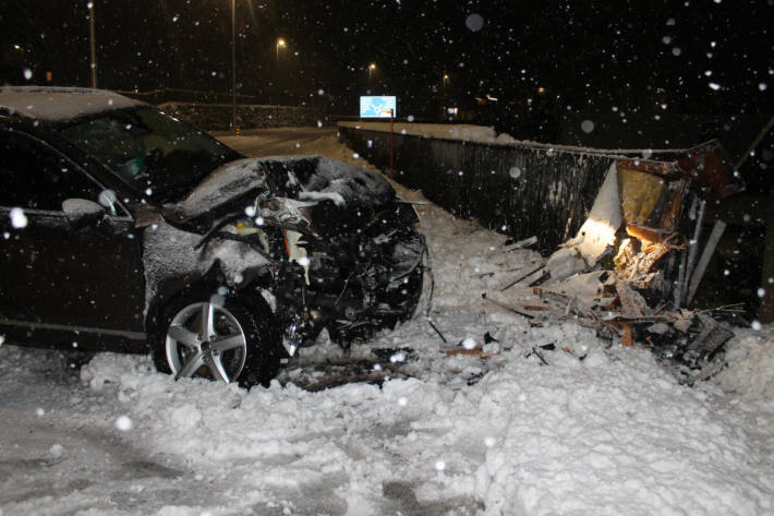 Selbstunfall auf schneebedeckter Fahrbahn in Appenzell